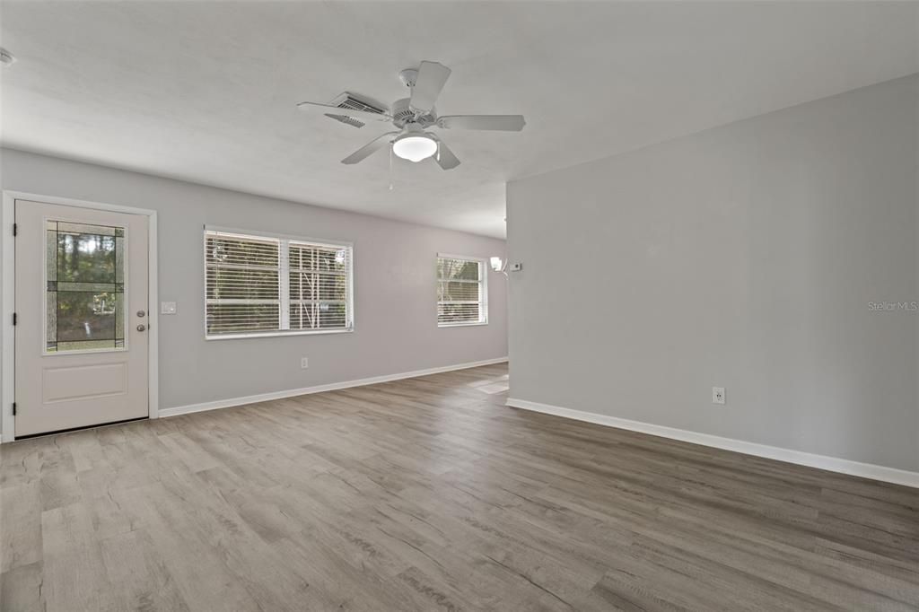 For Sale: $239,900 (2 beds, 1 baths, 1270 Square Feet)