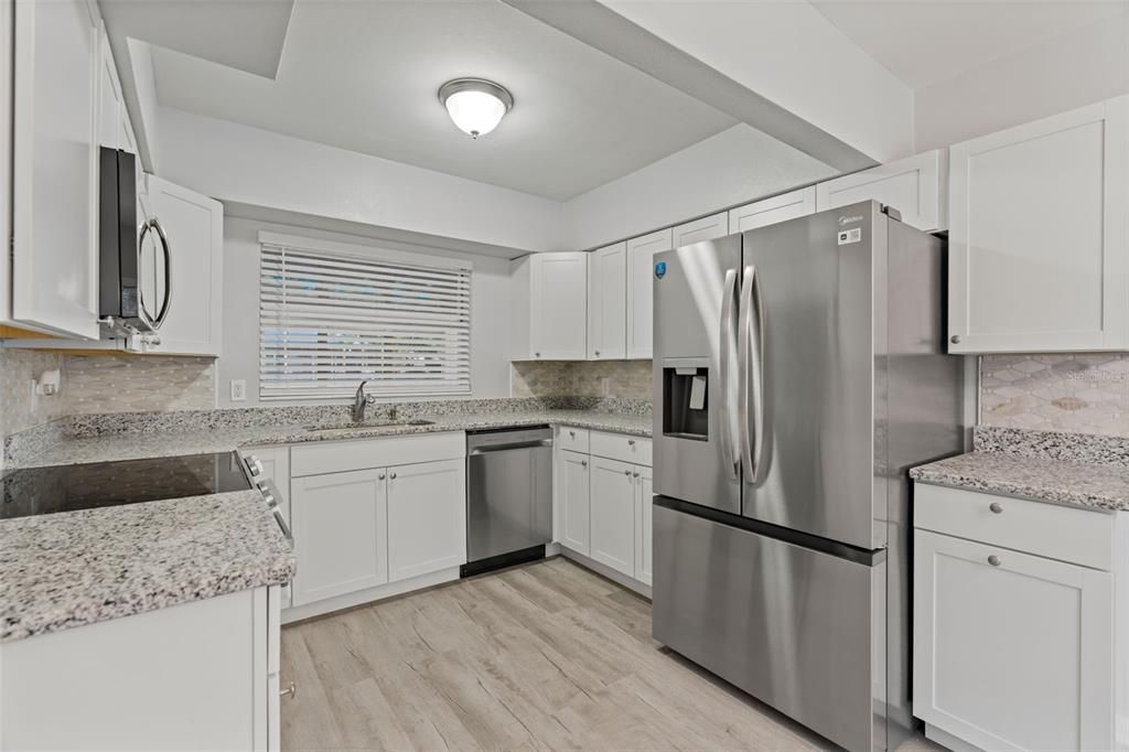 For Sale: $239,900 (2 beds, 1 baths, 1270 Square Feet)