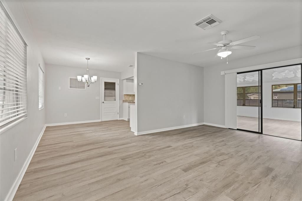 For Sale: $239,900 (2 beds, 1 baths, 1270 Square Feet)