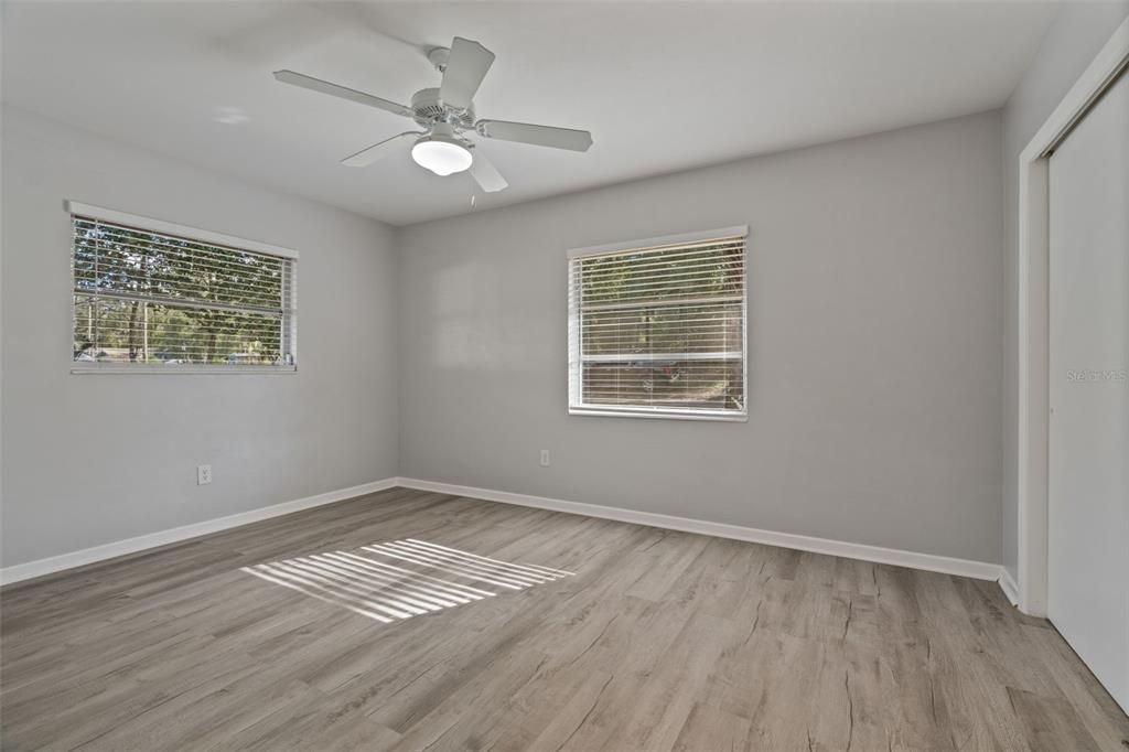 For Sale: $239,900 (2 beds, 1 baths, 1270 Square Feet)
