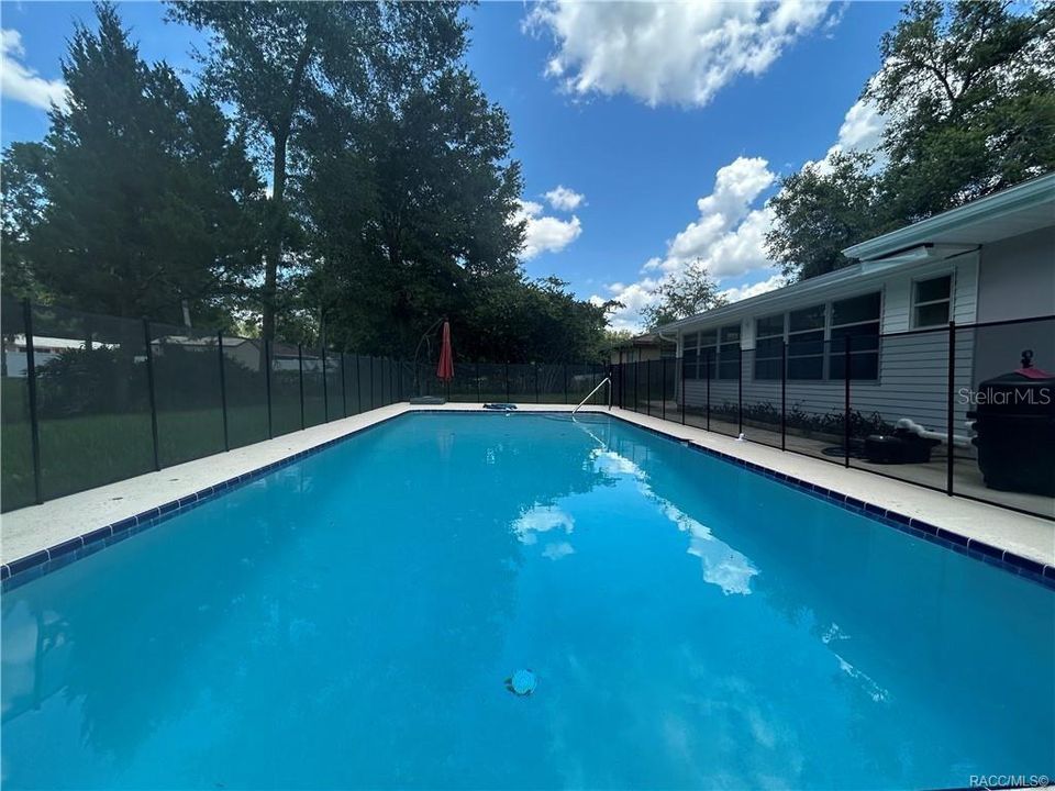 For Sale: $239,900 (2 beds, 1 baths, 1270 Square Feet)