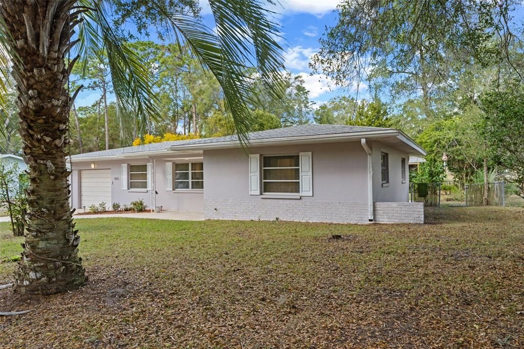 For Sale: $239,900 (2 beds, 1 baths, 1270 Square Feet)