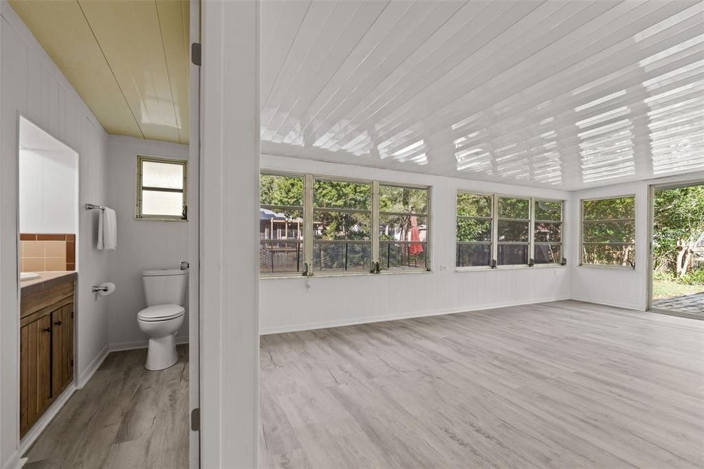 For Sale: $239,900 (2 beds, 1 baths, 1270 Square Feet)