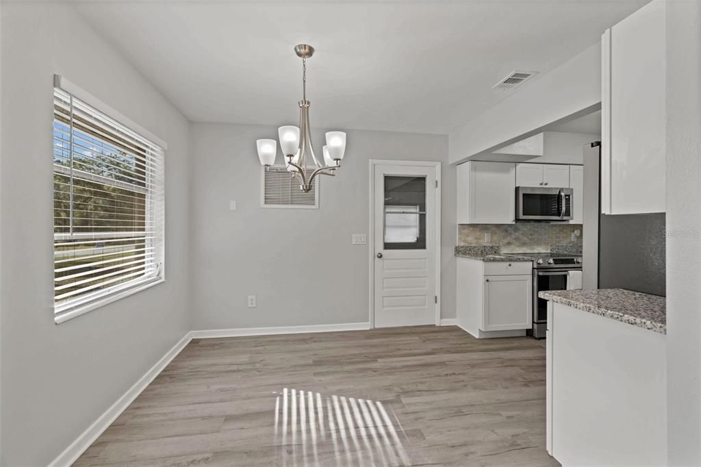 For Sale: $239,900 (2 beds, 1 baths, 1270 Square Feet)