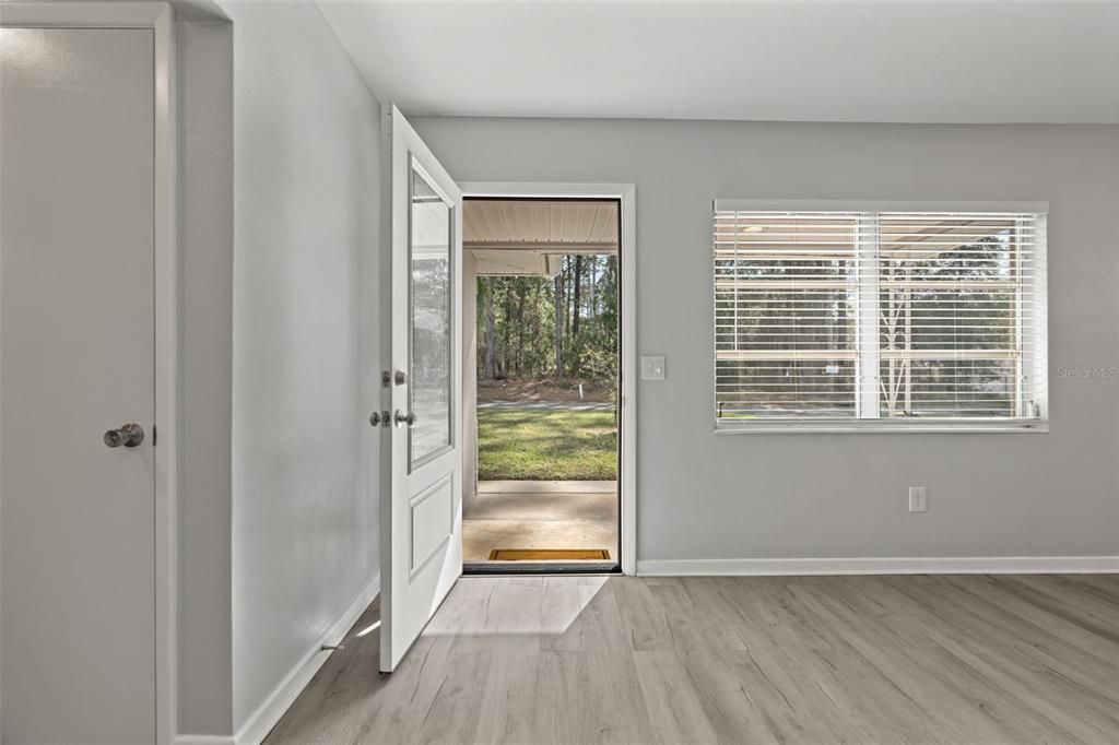 For Sale: $239,900 (2 beds, 1 baths, 1270 Square Feet)