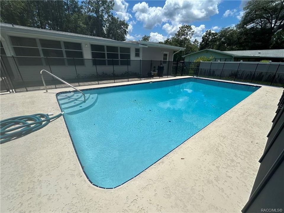 For Sale: $239,900 (2 beds, 1 baths, 1270 Square Feet)