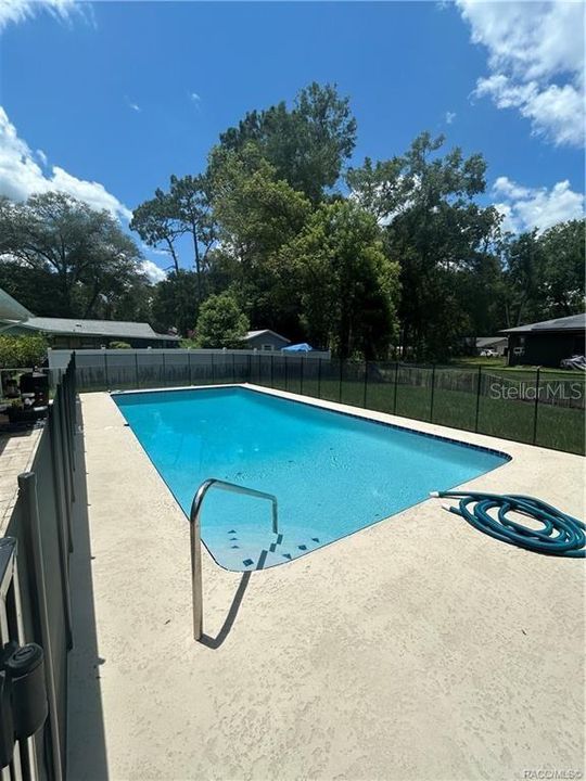 For Sale: $239,900 (2 beds, 1 baths, 1270 Square Feet)
