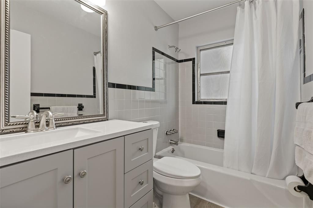 For Sale: $239,900 (2 beds, 1 baths, 1270 Square Feet)