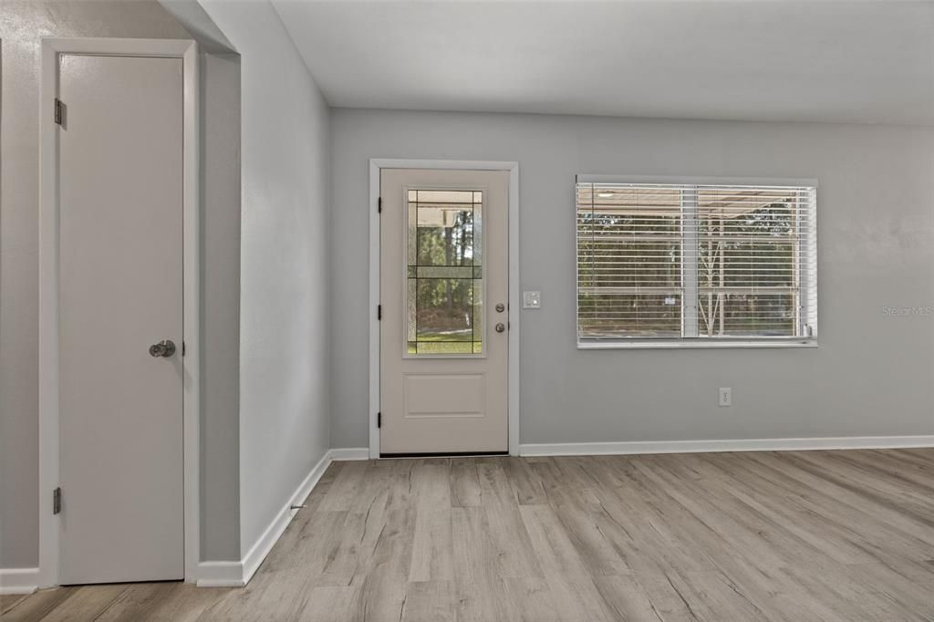 For Sale: $239,900 (2 beds, 1 baths, 1270 Square Feet)