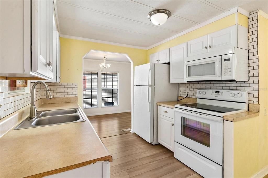 На продажу: $129,000 (2 спален, 2 ванн, 1092 Квадратных фут)