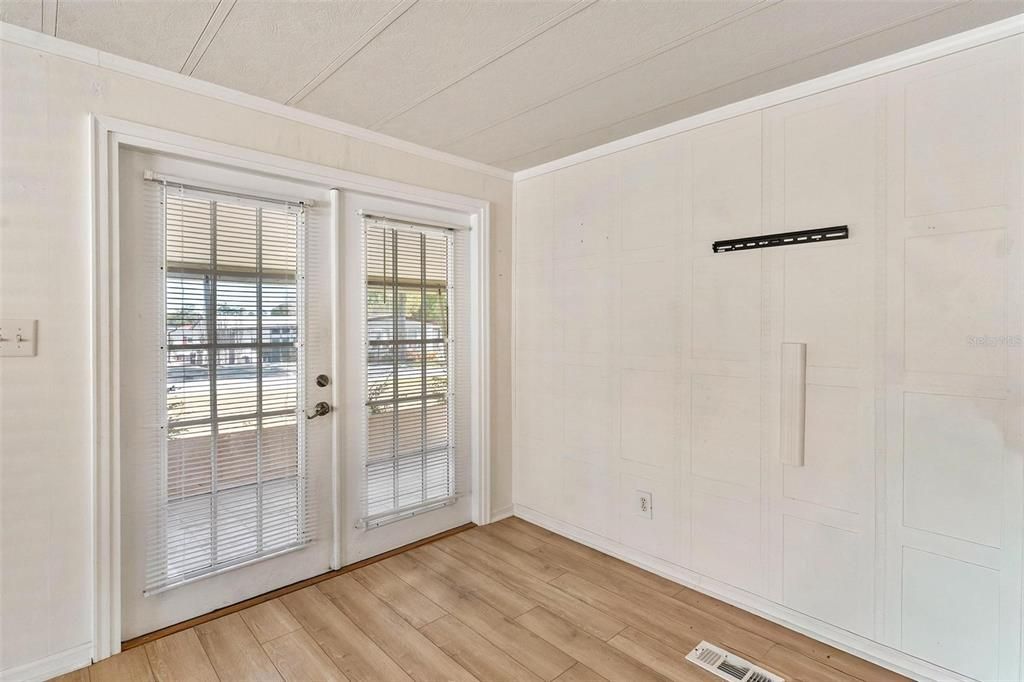 На продажу: $129,000 (2 спален, 2 ванн, 1092 Квадратных фут)