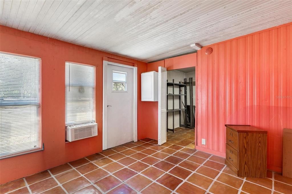 На продажу: $129,000 (2 спален, 2 ванн, 1092 Квадратных фут)