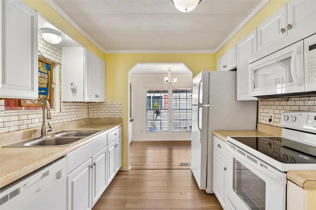 На продажу: $129,000 (2 спален, 2 ванн, 1092 Квадратных фут)