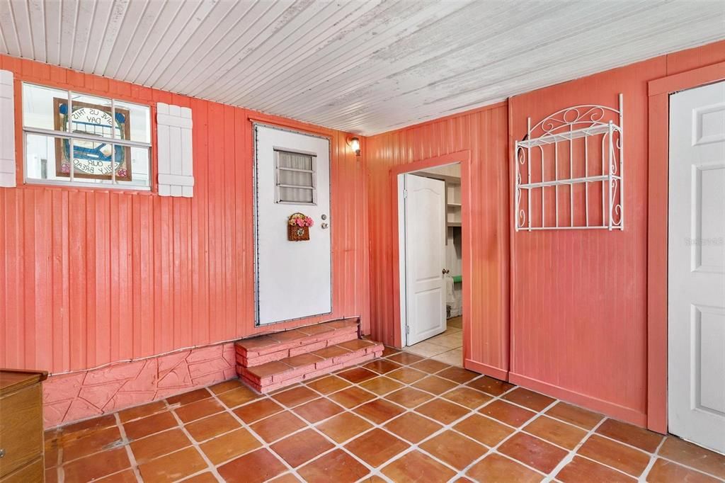 На продажу: $129,000 (2 спален, 2 ванн, 1092 Квадратных фут)