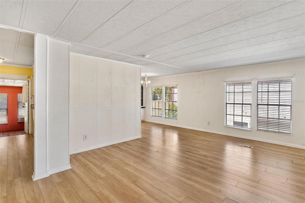 На продажу: $129,000 (2 спален, 2 ванн, 1092 Квадратных фут)