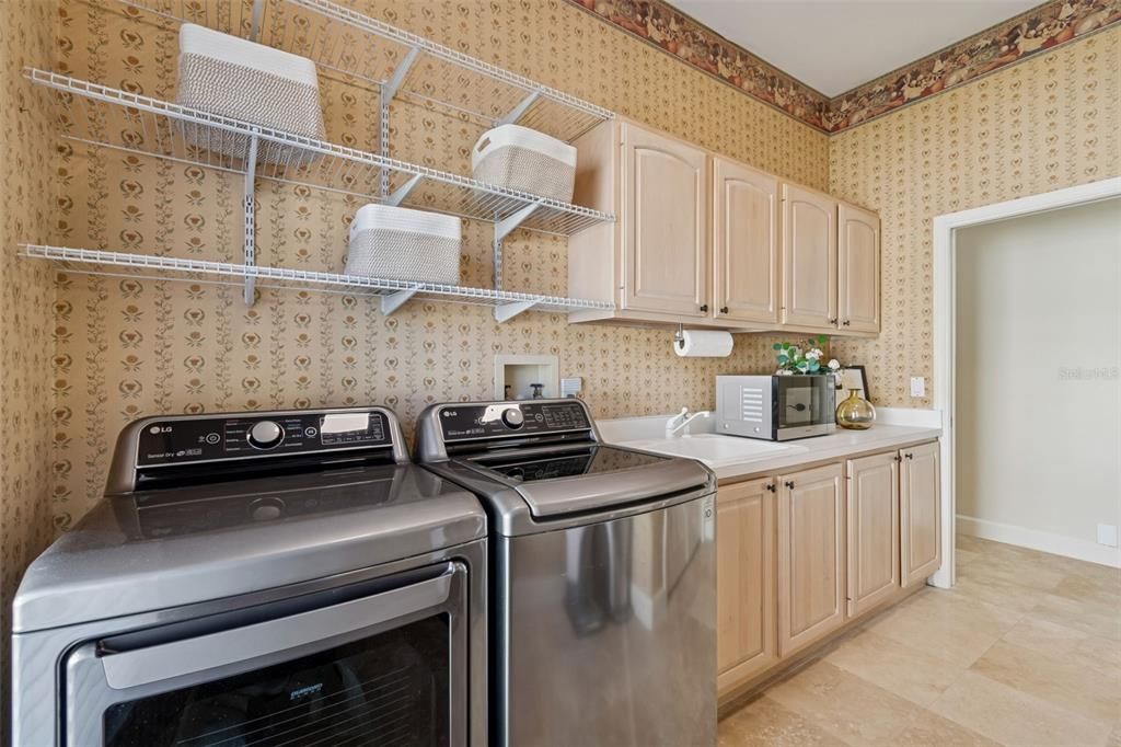 En Venta: $985,000 (4 camas, 4 baños, 4527 Pies cuadrados)