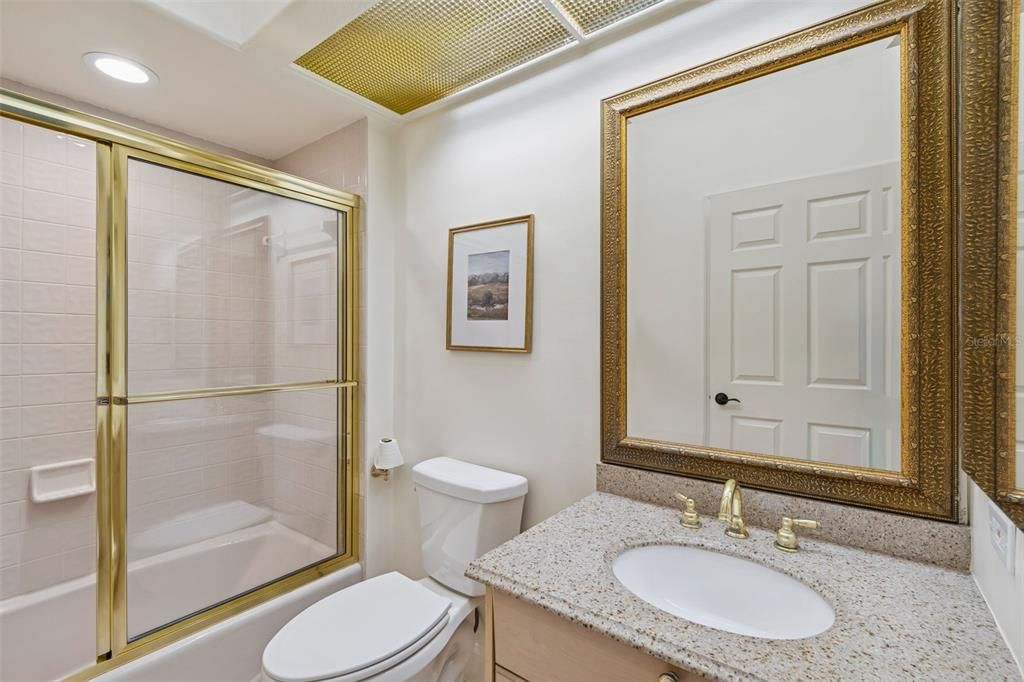 En Venta: $985,000 (4 camas, 4 baños, 4527 Pies cuadrados)