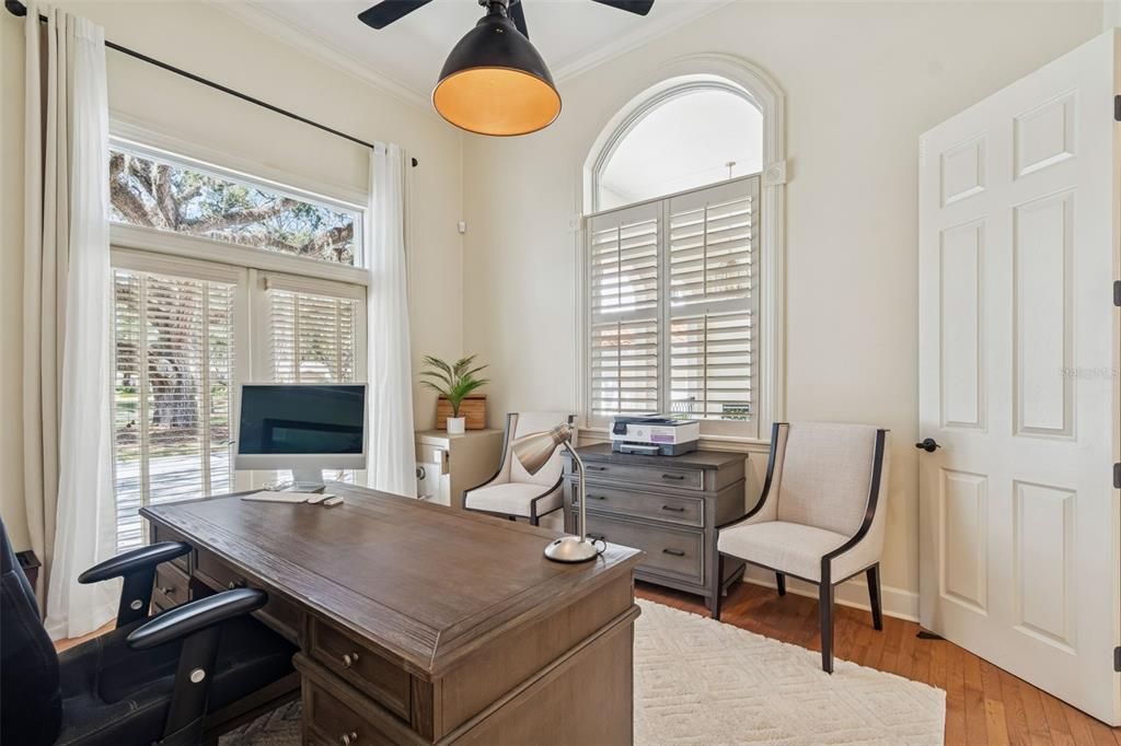 En Venta: $985,000 (4 camas, 4 baños, 4527 Pies cuadrados)