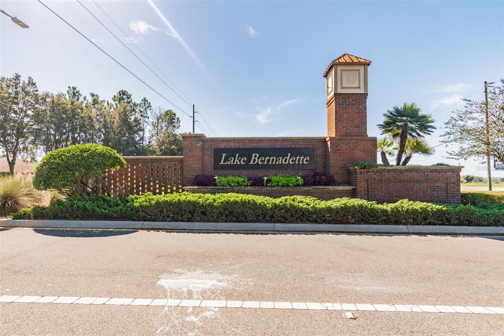 En Venta: $985,000 (4 camas, 4 baños, 4527 Pies cuadrados)