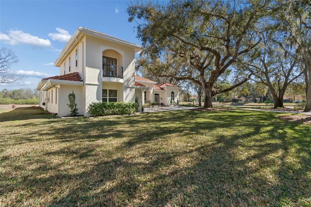 En Venta: $985,000 (4 camas, 4 baños, 4527 Pies cuadrados)