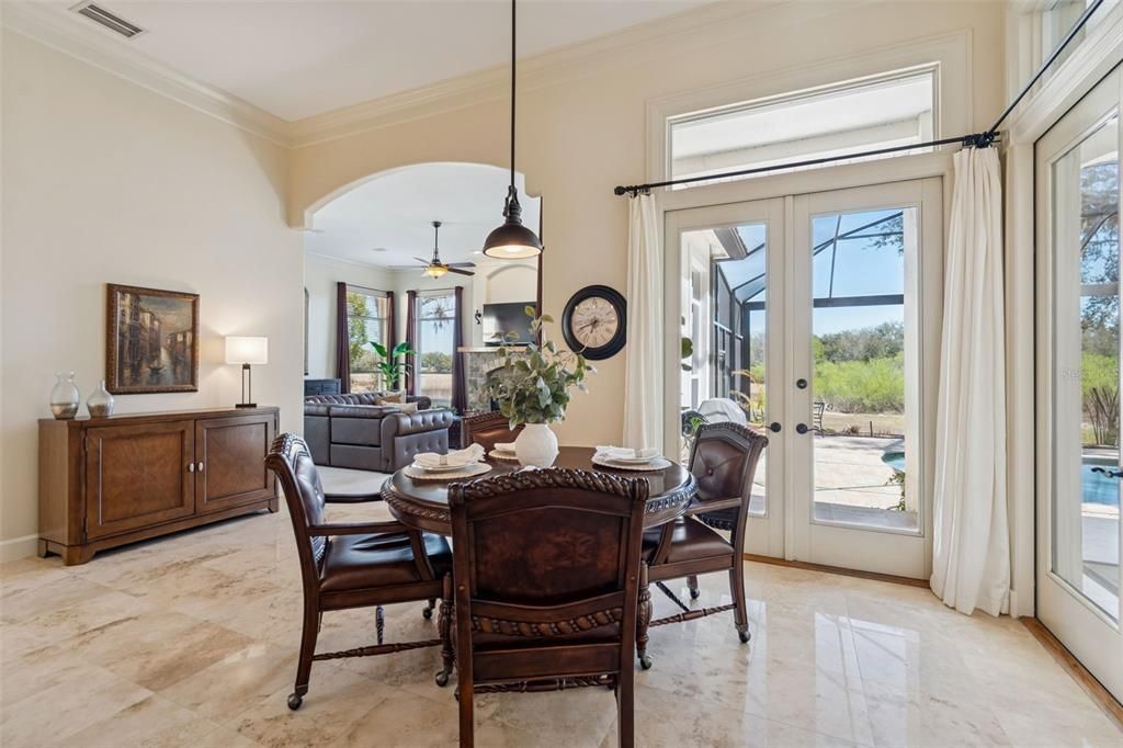 En Venta: $985,000 (4 camas, 4 baños, 4527 Pies cuadrados)