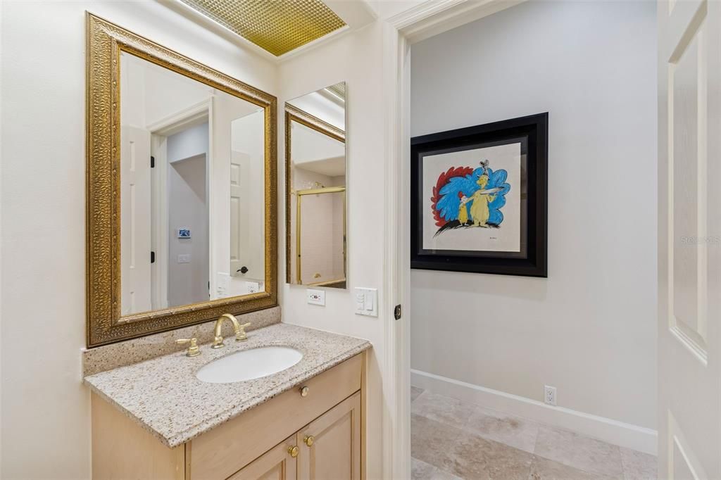 En Venta: $985,000 (4 camas, 4 baños, 4527 Pies cuadrados)