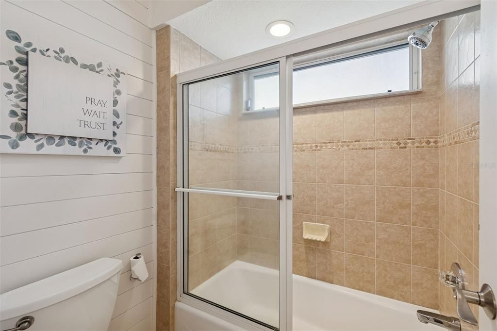 En Venta: $985,000 (4 camas, 4 baños, 4527 Pies cuadrados)