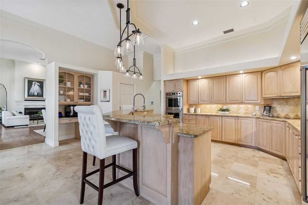 En Venta: $985,000 (4 camas, 4 baños, 4527 Pies cuadrados)