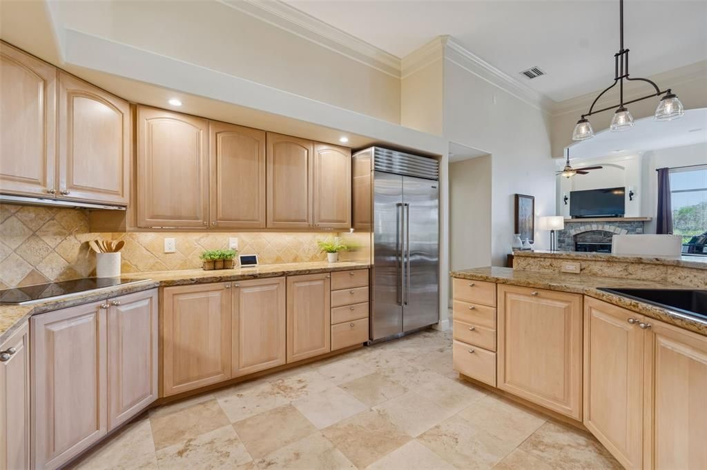 En Venta: $985,000 (4 camas, 4 baños, 4527 Pies cuadrados)