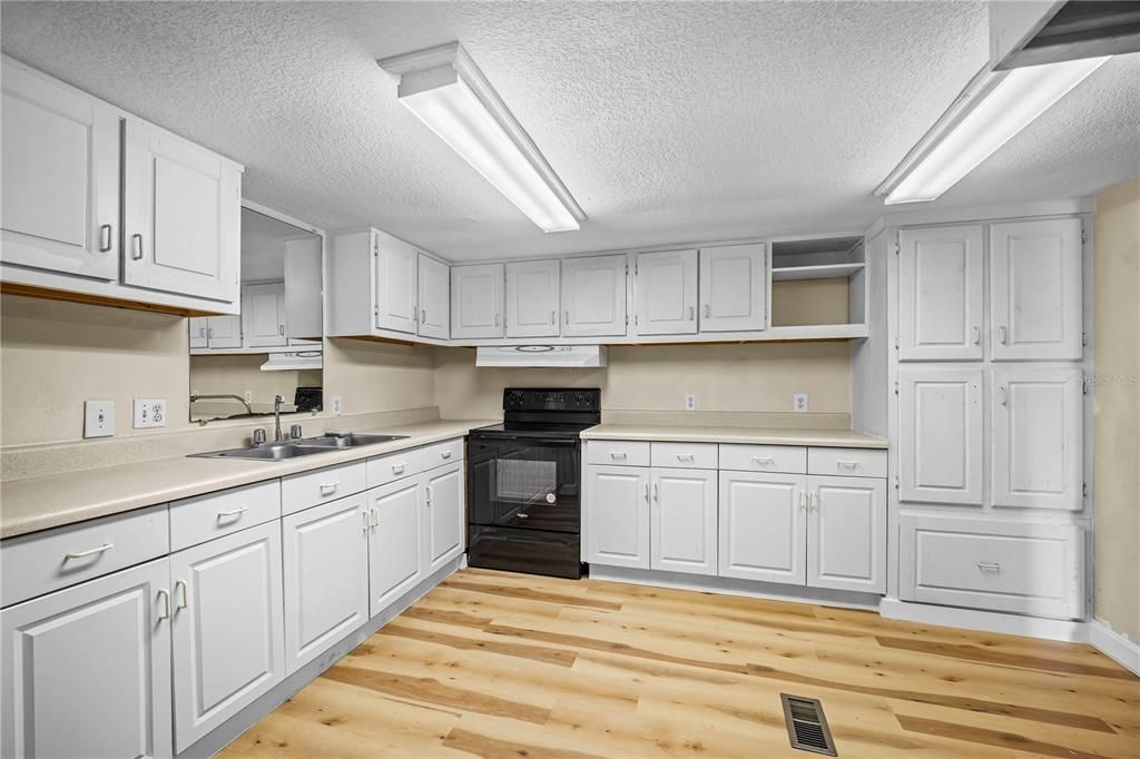 For Sale: $349,900 (0 beds, 0 baths, 4307 Square Feet)