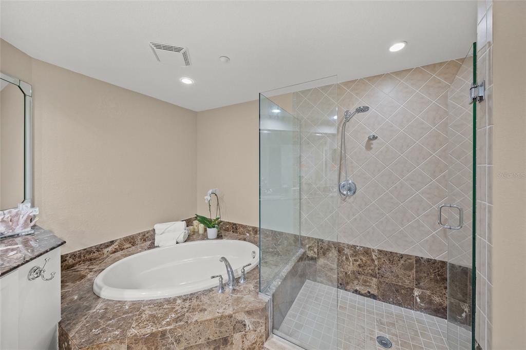 For Sale: $899,995 (3 beds, 2 baths, 2199 Square Feet)