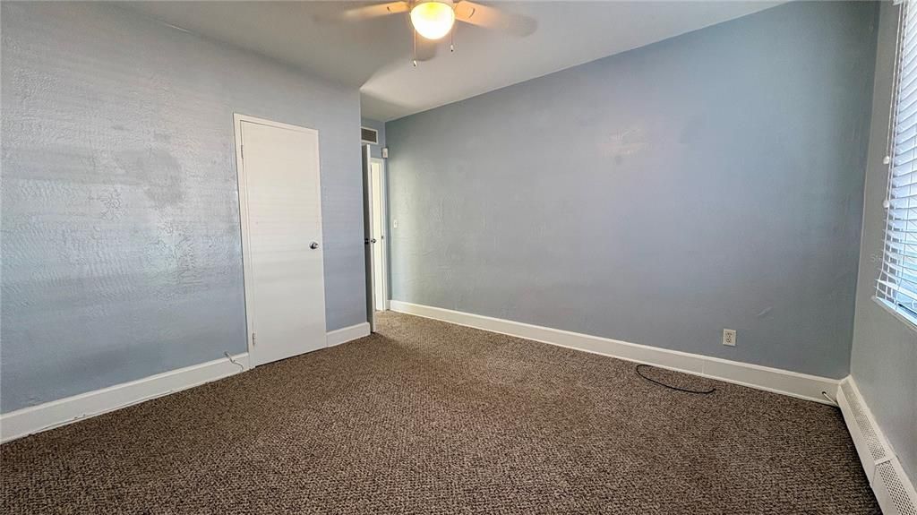 На продажу: $109,900 (2 спален, 1 ванн, 750 Квадратных фут)