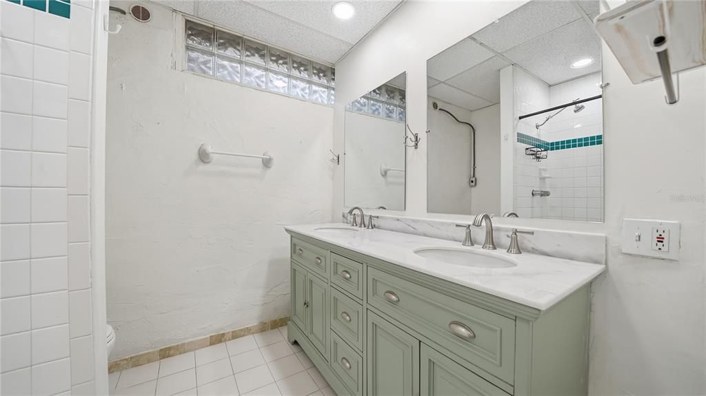 En Venta: $415,000 (5 camas, 2 baños, 1344 Pies cuadrados)