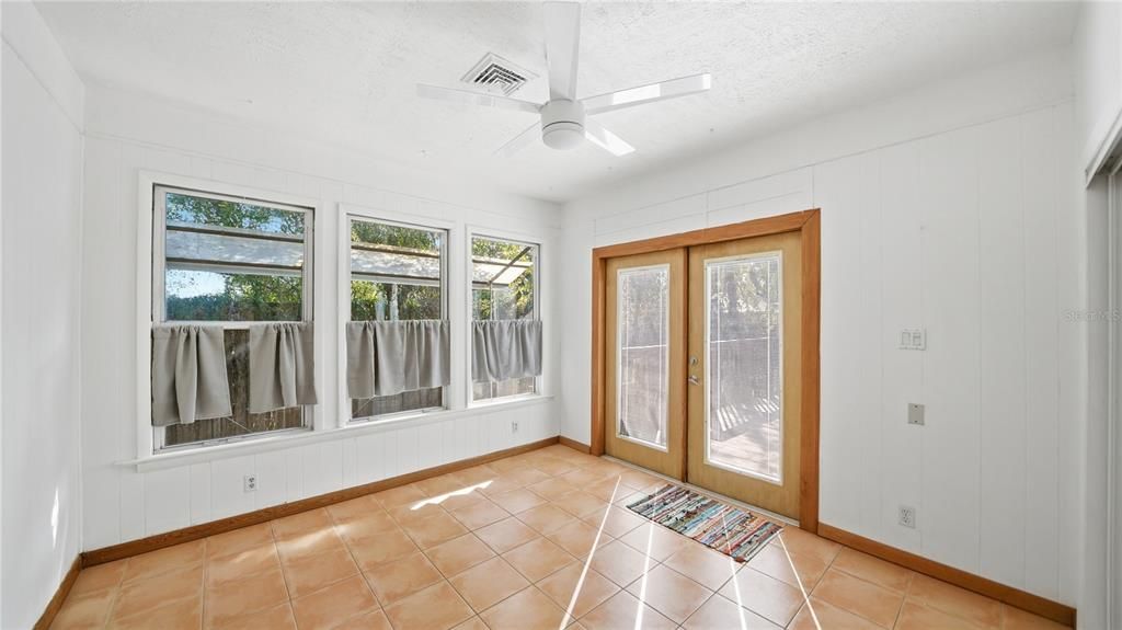 En Venta: $415,000 (5 camas, 2 baños, 1344 Pies cuadrados)