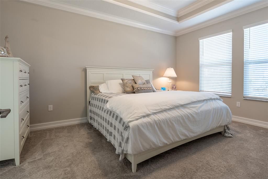 Activo con contrato: $435,000 (3 camas, 3 baños, 2170 Pies cuadrados)