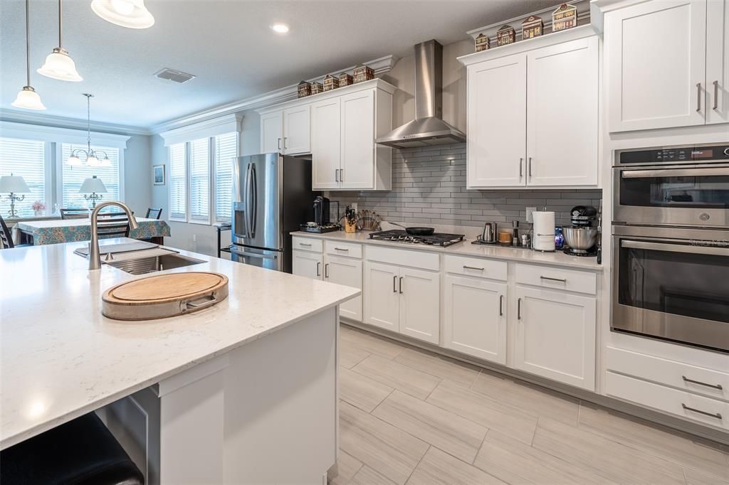 Activo con contrato: $435,000 (3 camas, 3 baños, 2170 Pies cuadrados)