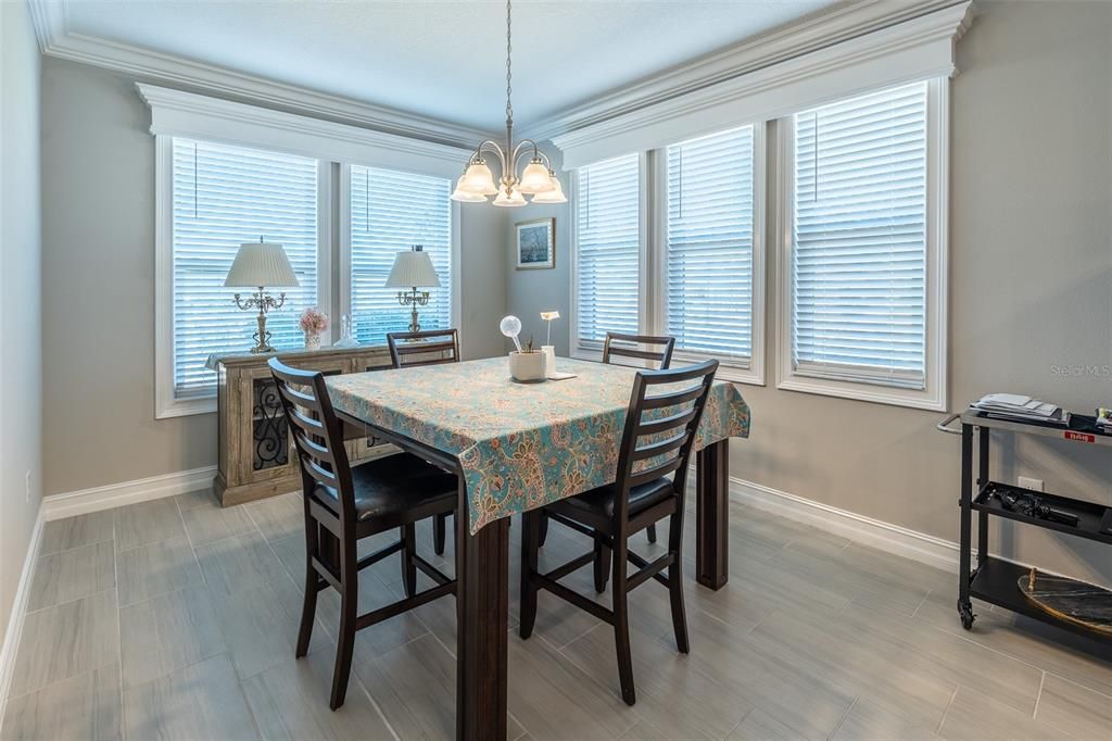 Activo con contrato: $435,000 (3 camas, 3 baños, 2170 Pies cuadrados)