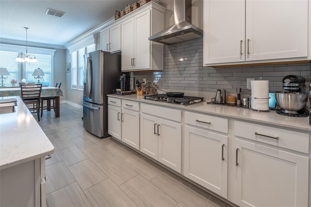 Activo con contrato: $435,000 (3 camas, 3 baños, 2170 Pies cuadrados)