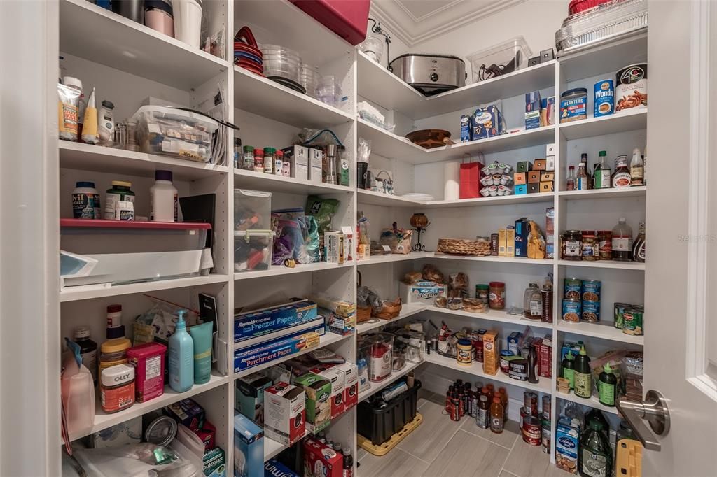 Activo con contrato: $435,000 (3 camas, 3 baños, 2170 Pies cuadrados)