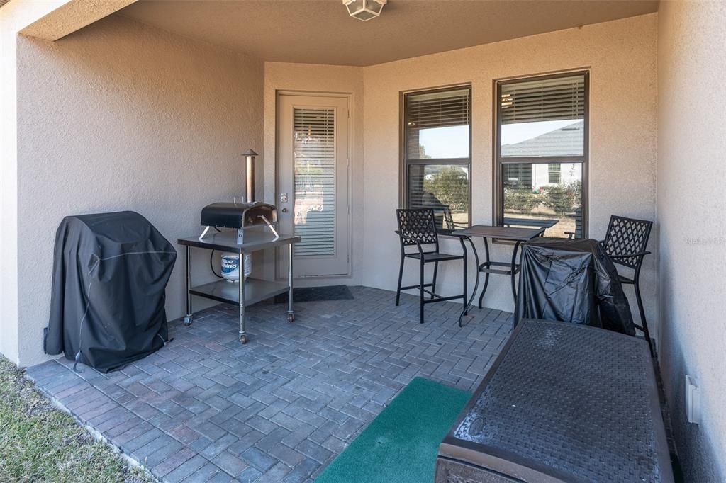 Activo con contrato: $435,000 (3 camas, 3 baños, 2170 Pies cuadrados)