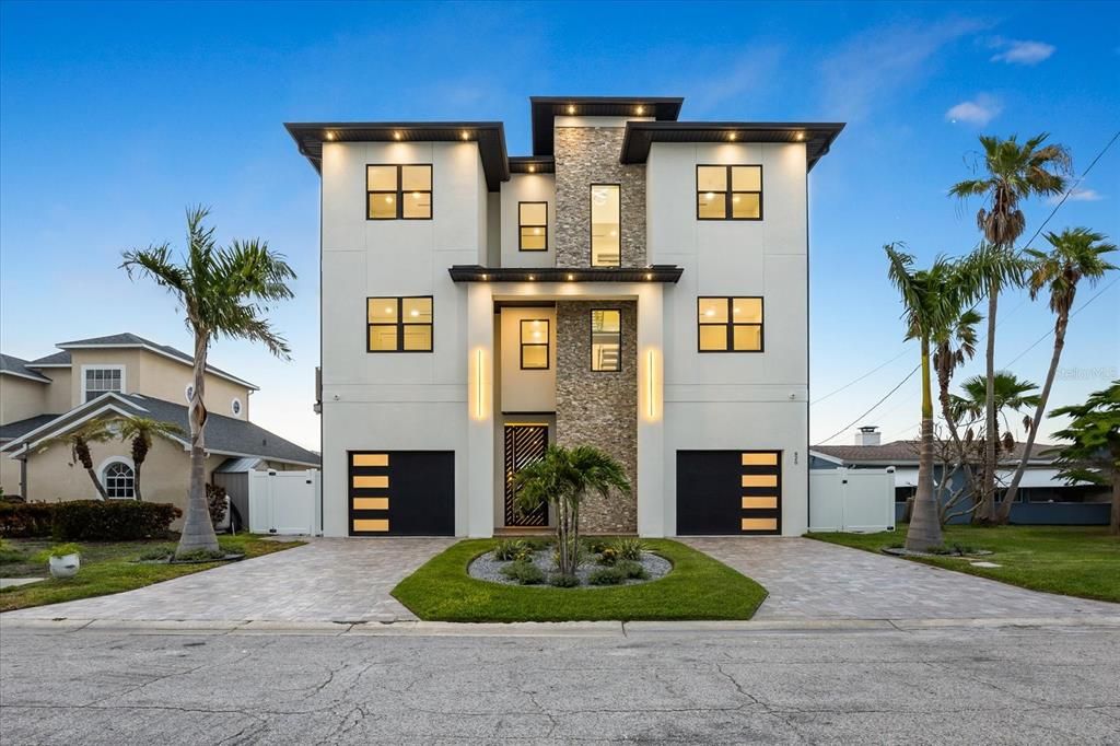 Recently Rented: $17,000 (5 beds, 5 baths, 4047 Square Feet)