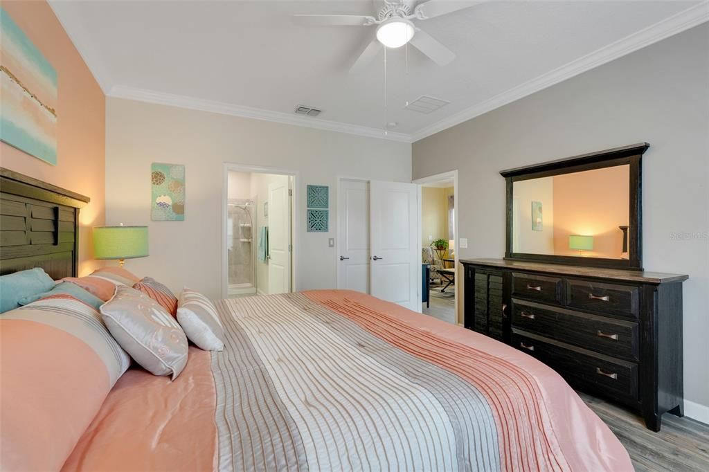 For Sale: $299,900 (2 beds, 2 baths, 1503 Square Feet)