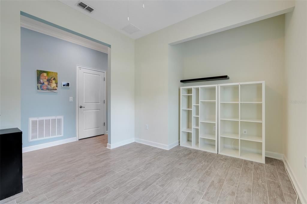 For Sale: $299,900 (2 beds, 2 baths, 1503 Square Feet)
