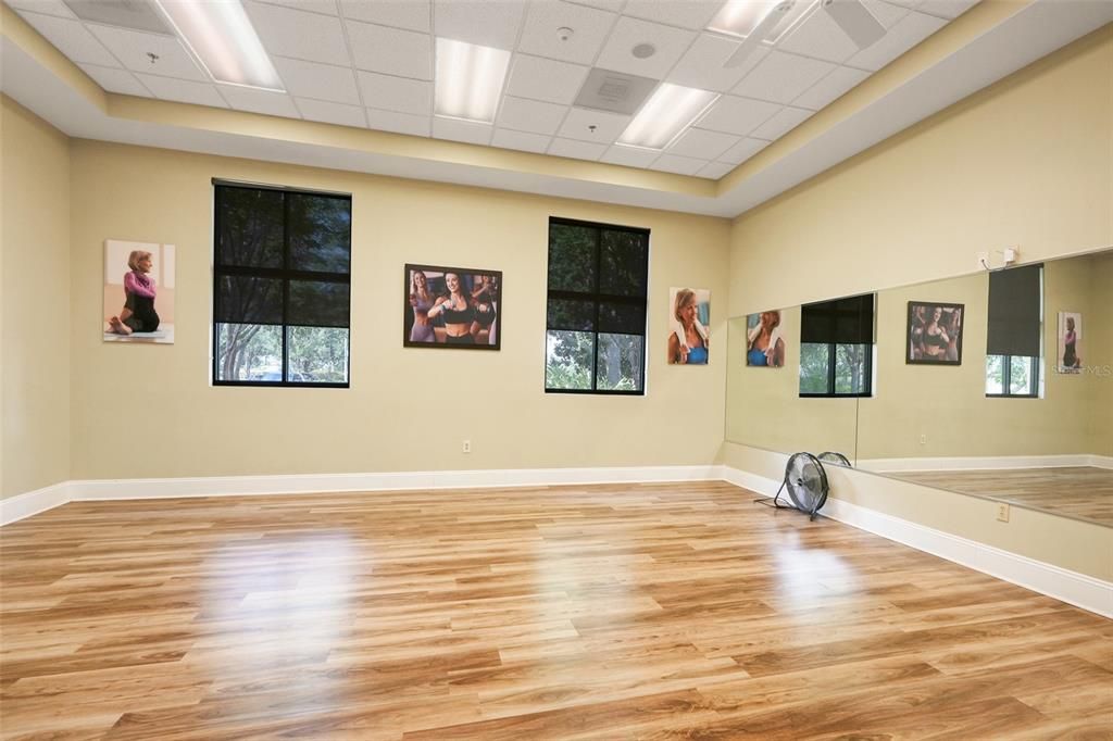 For Sale: $299,900 (2 beds, 2 baths, 1503 Square Feet)