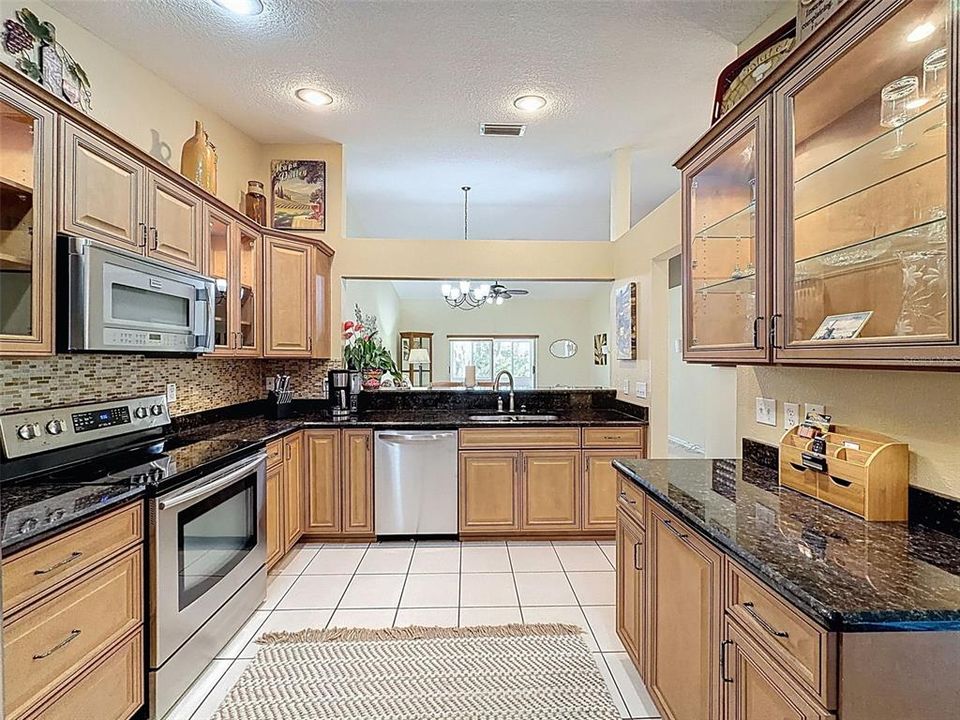 Под контрактом: $249,950 (2 спален, 2 ванн, 1299 Квадратных фут)