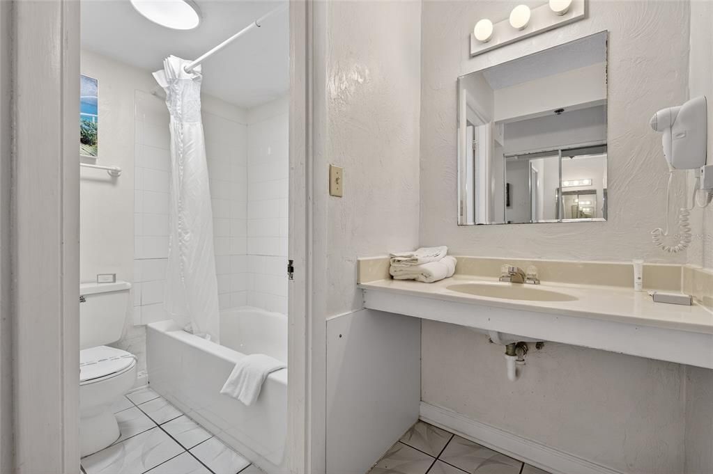 For Sale: $97,500 (1 beds, 1 baths, 343 Square Feet)