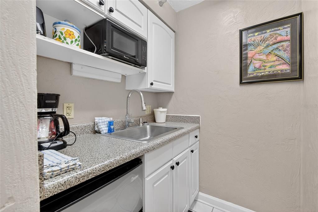 For Sale: $97,500 (1 beds, 1 baths, 343 Square Feet)