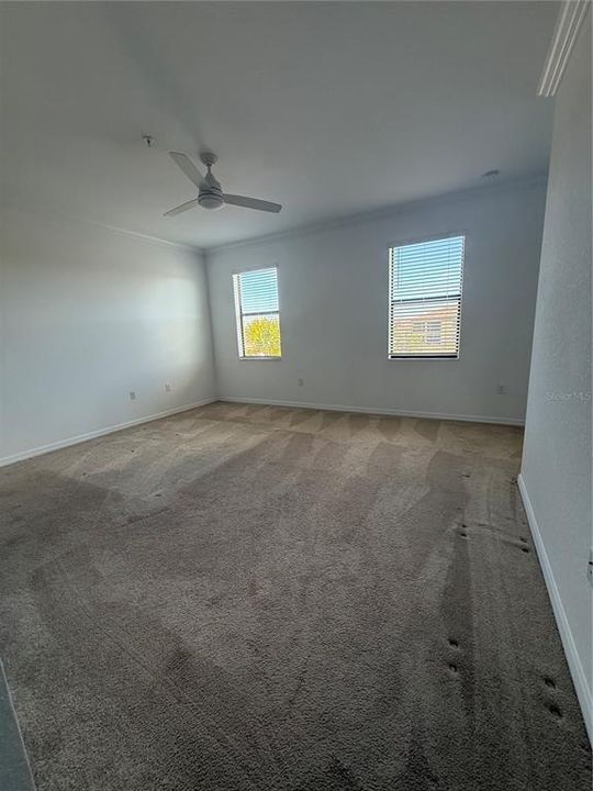 Activo con contrato: $2,300 (3 camas, 2 baños, 1950 Pies cuadrados)