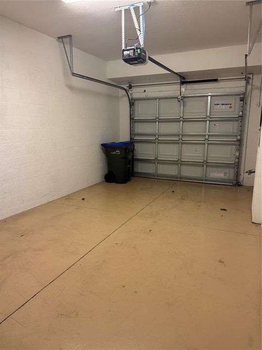 Activo con contrato: $2,300 (3 camas, 2 baños, 1950 Pies cuadrados)