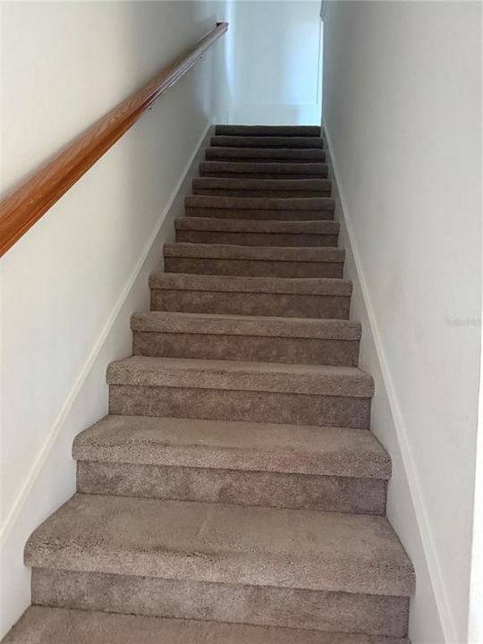 Activo con contrato: $2,300 (3 camas, 2 baños, 1950 Pies cuadrados)